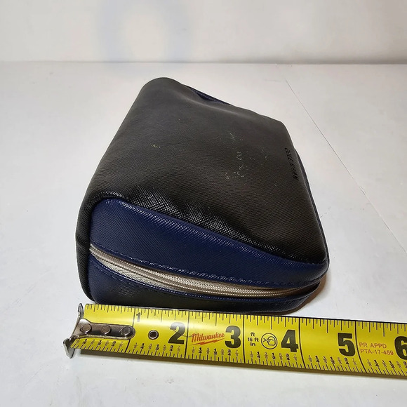 COLE HAAN AMERICAN AIRLINES ZERO GRAND toiletry bag black and blue zip - Picture 7 of 9
